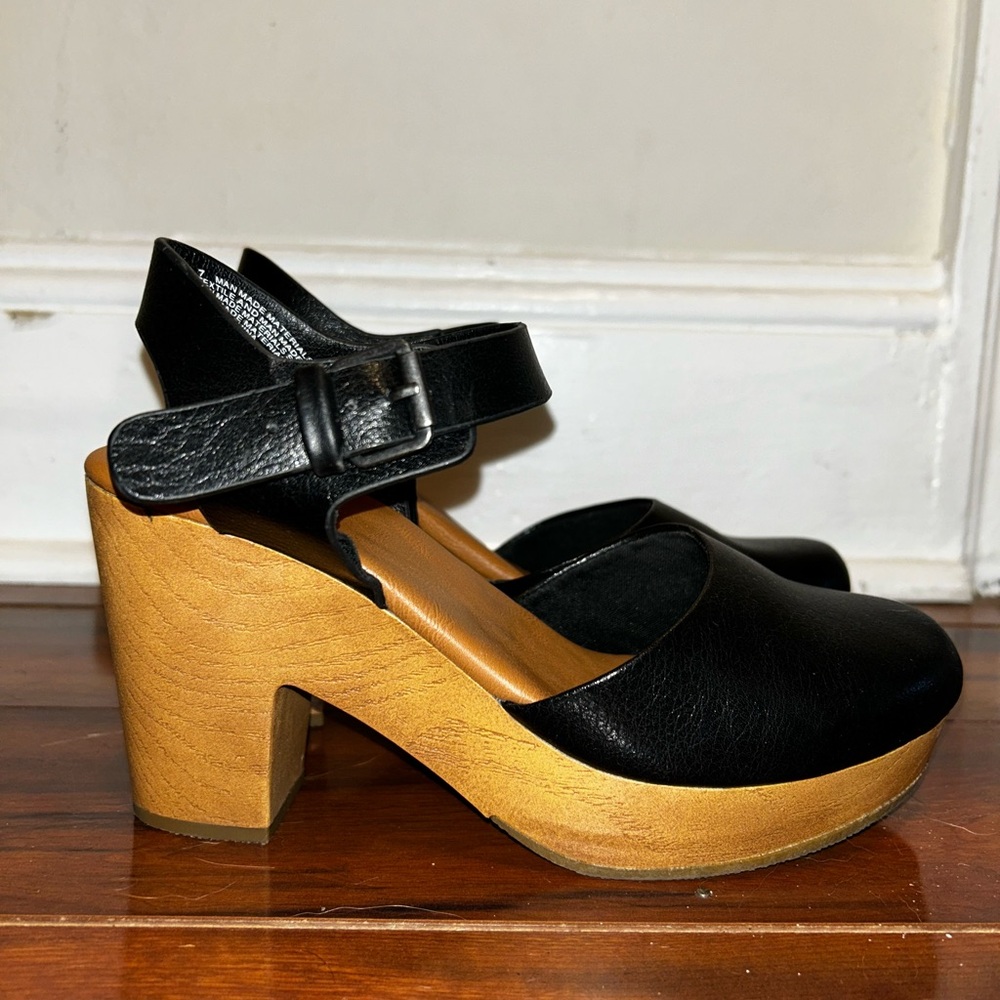 Clog sandals